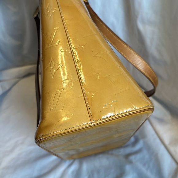 Louis Vuitton Vernis Purse: pre-loved. Beautiful bag. Date code LW0030 - Picture 8 of 14
